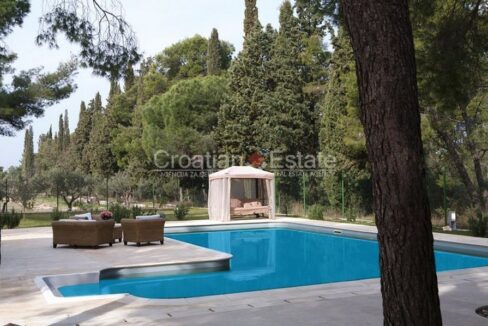 croatia-brac-traditional-villa-pool-tennis-court-sale(114)